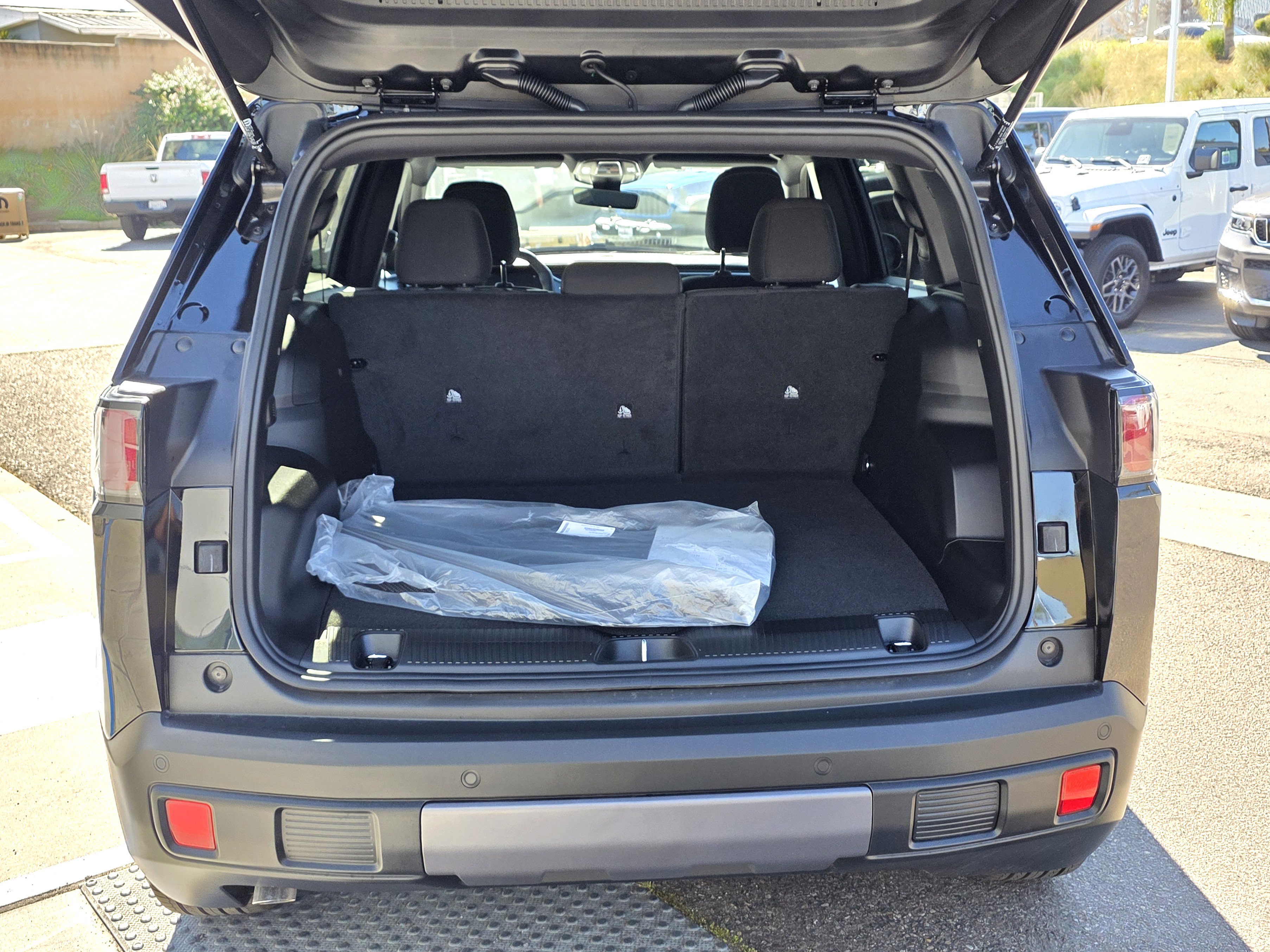 New 2026 Jeep Cherokee Laredo image 19