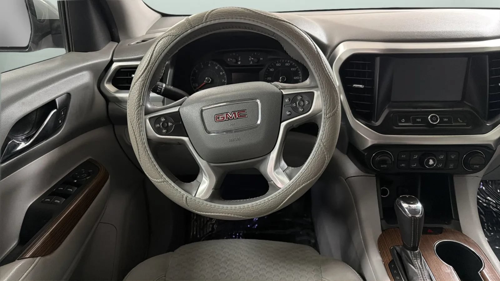 Used 2018 GMC Acadia SLE FWD image 10