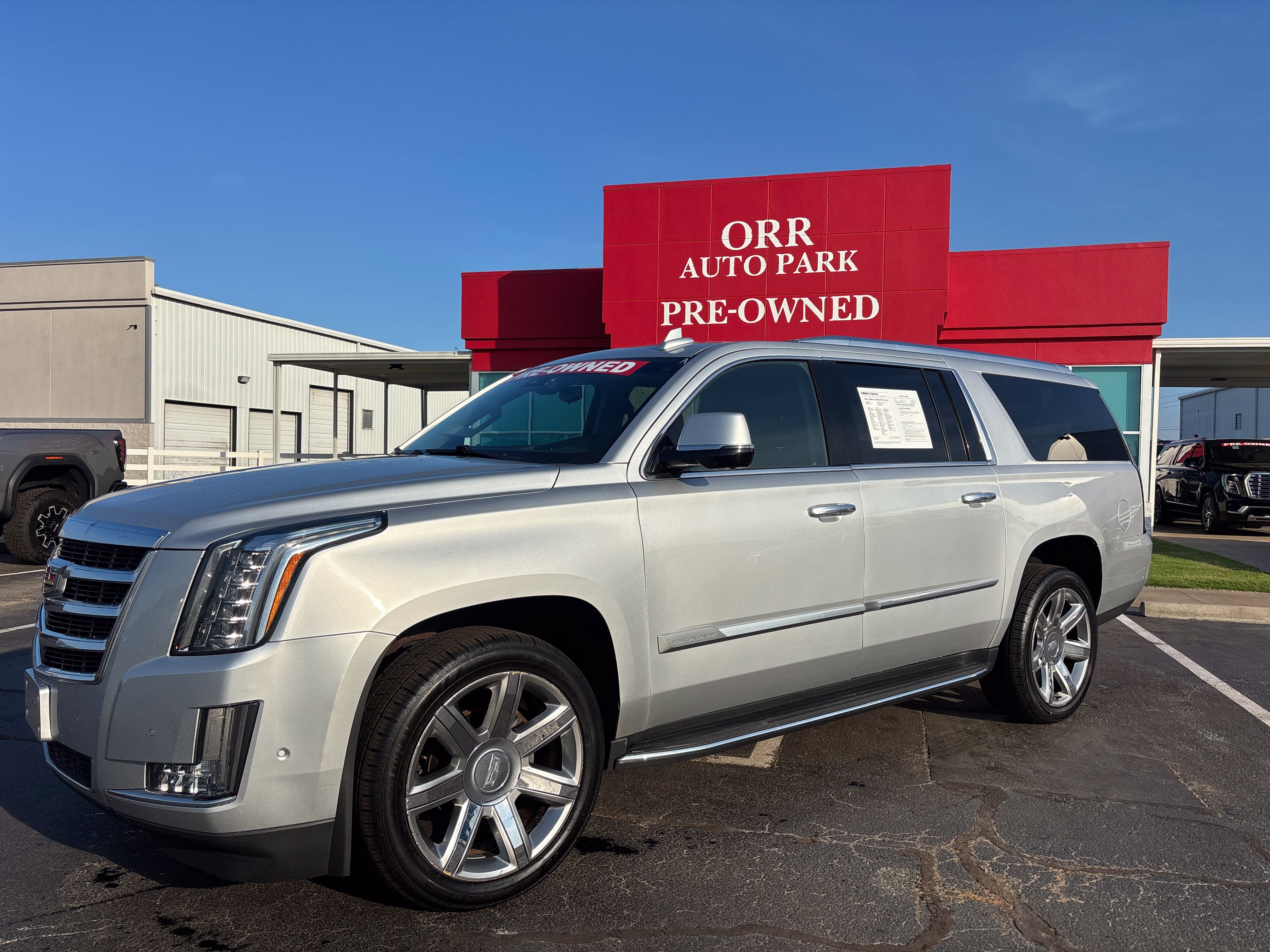 Used 2019 Cadillac Escalade ESV Luxury AWD/4WD image 1