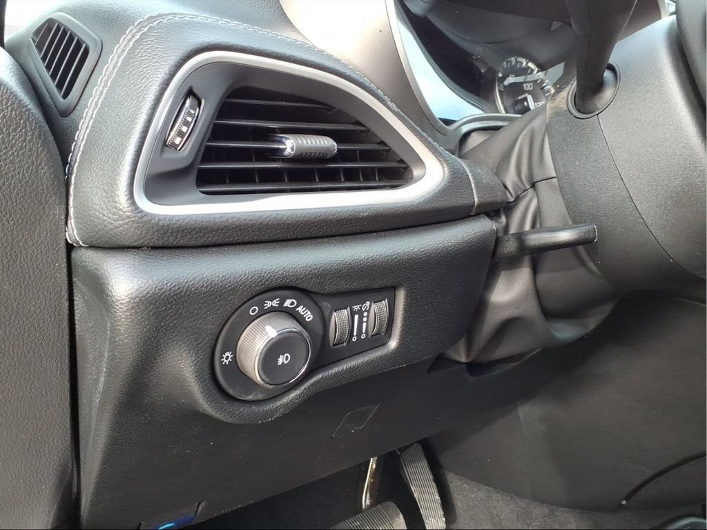 New 2026 Chrysler Pacifica Select FWD image 18
