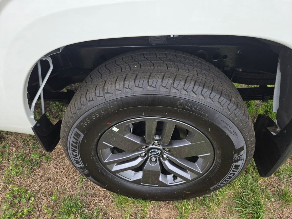 New 2026 Nissan Frontier SV w/ Tow Package AWD/4WD image 6