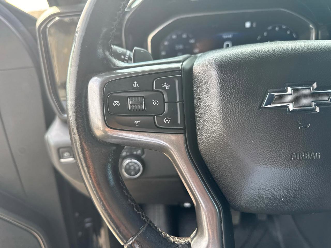 Used 2022 Chevrolet Silverado 1500 ZR2 w/ Technology Package AWD/4WD image 18