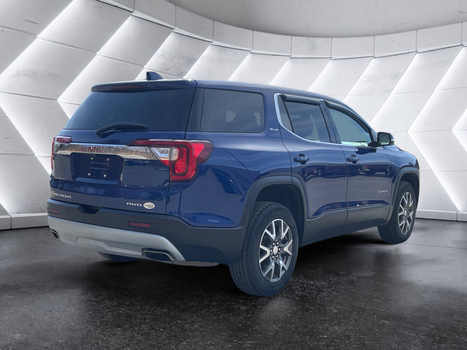 Used 2023 GMC Acadia SLE image 6