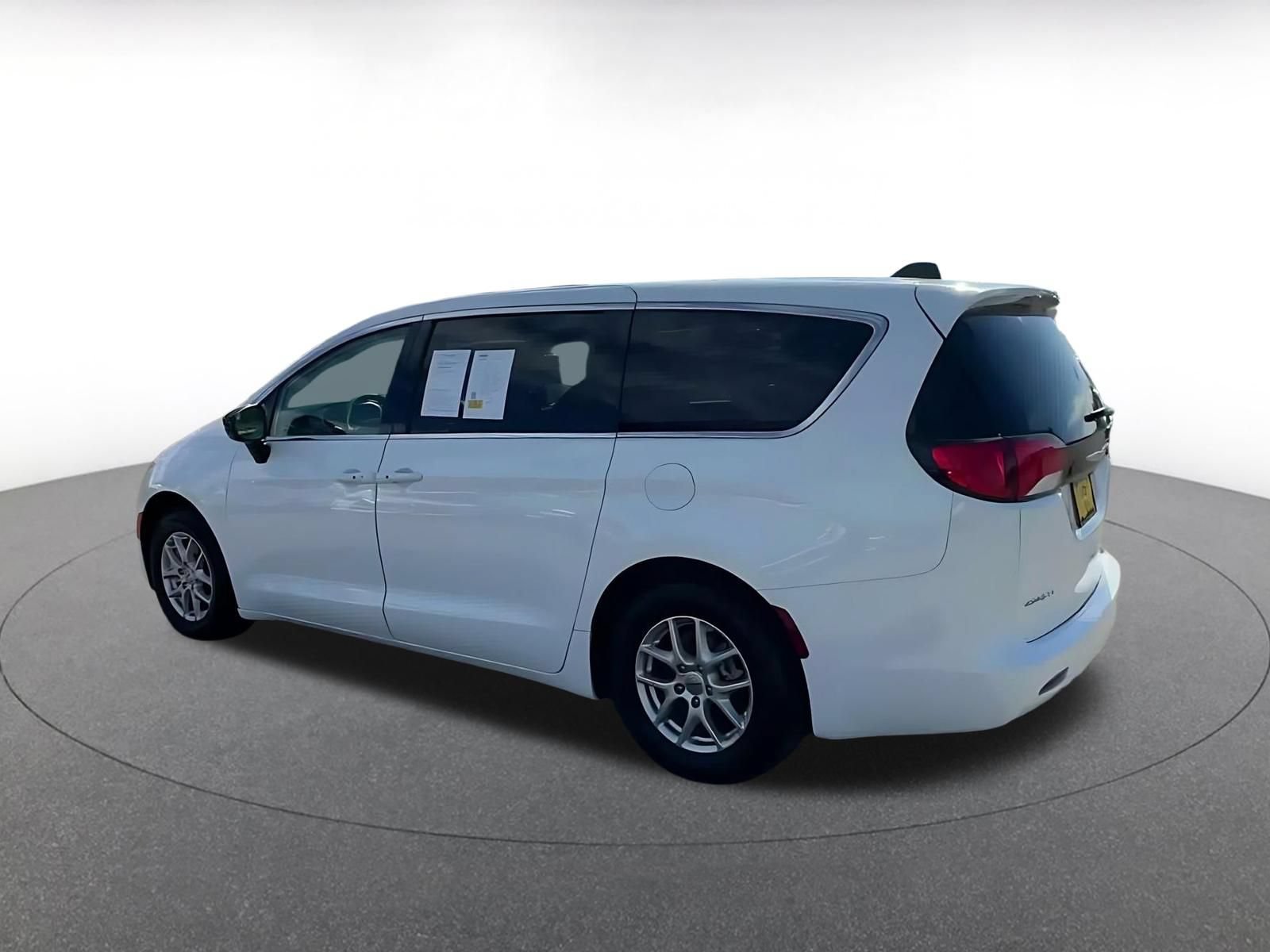 Used 2024 Chrysler Voyager LX FWD image 9