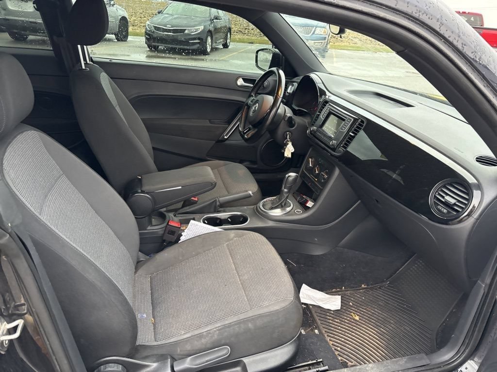 Used 2018 Volkswagen Beetle 2.0T S FWD image 18