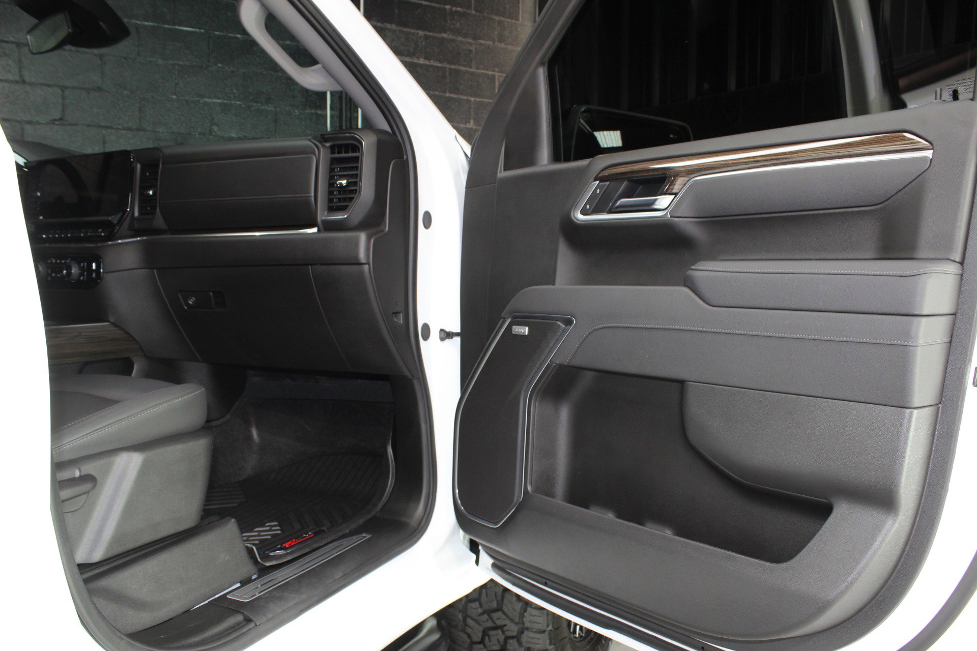 Used 2025 Chevrolet Silverado 1500 RST w/ RST All Star Premium Package image 33