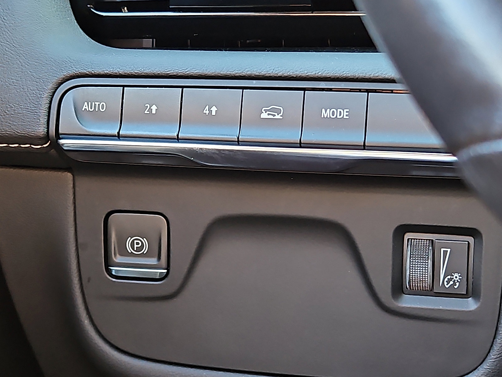 Used 2024 Cadillac Escalade ESV Luxury image 25