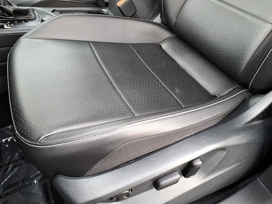 Used 2021 Volkswagen Tiguan SE image 17