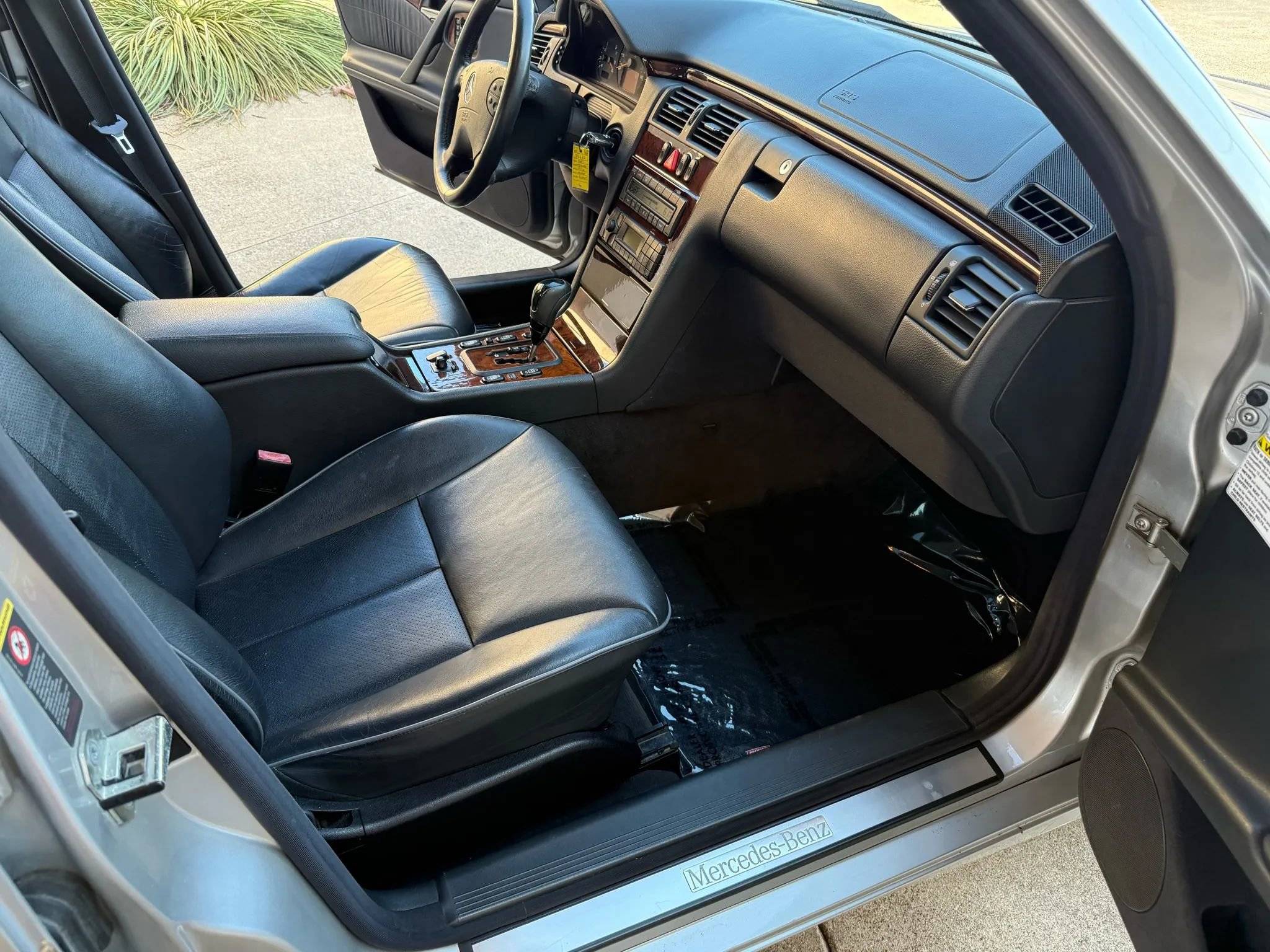 Used 2001 Mercedes-Benz E 320 Sedan image 19