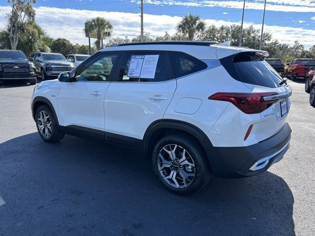 Used 2023 Kia Seltos EX image 4