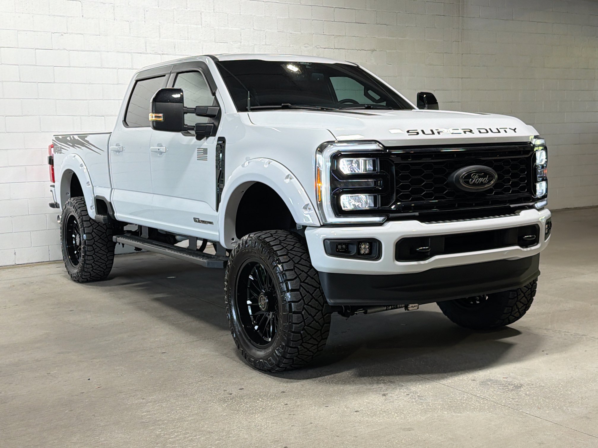Used 2025 Ford F250 Lariat w/ Black Appearance Package AWD/4WD image 6