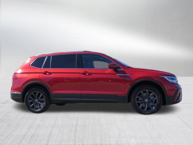 Used 2022 Volkswagen Tiguan SE w/ Panoramic Sunroof Package image 2