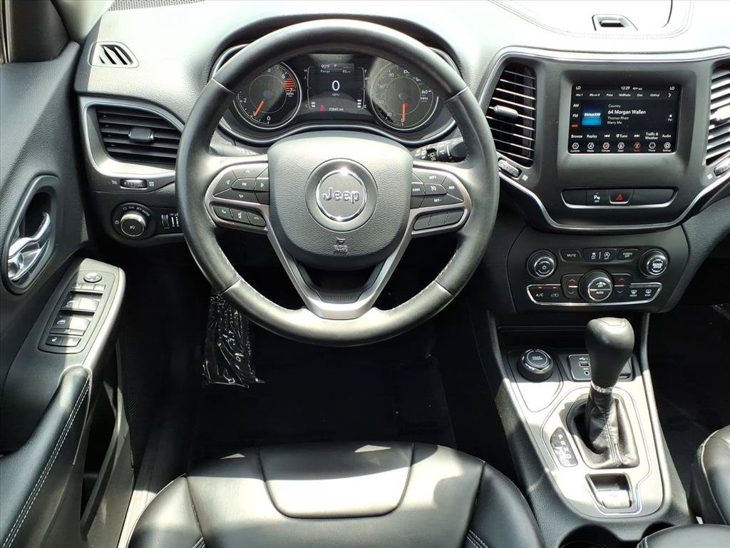 Used 2019 Jeep Cherokee Latitude Plus w/ Comfort/Convenience Group AWD/4WD image 3