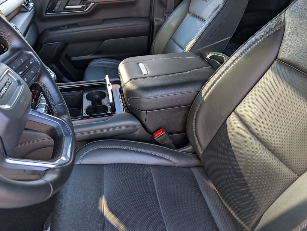 Used 2025 GMC Yukon Denali image 12