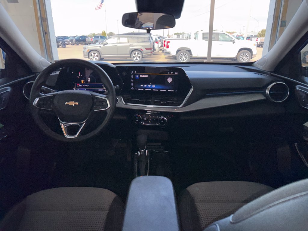 Used 2025 Chevrolet Trax LT w/ Driver Confidence Package FWD image 18