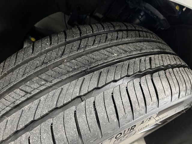 Used 2025 Genesis GV70 3.5T Sport w/ Sport Advanced Package image 39