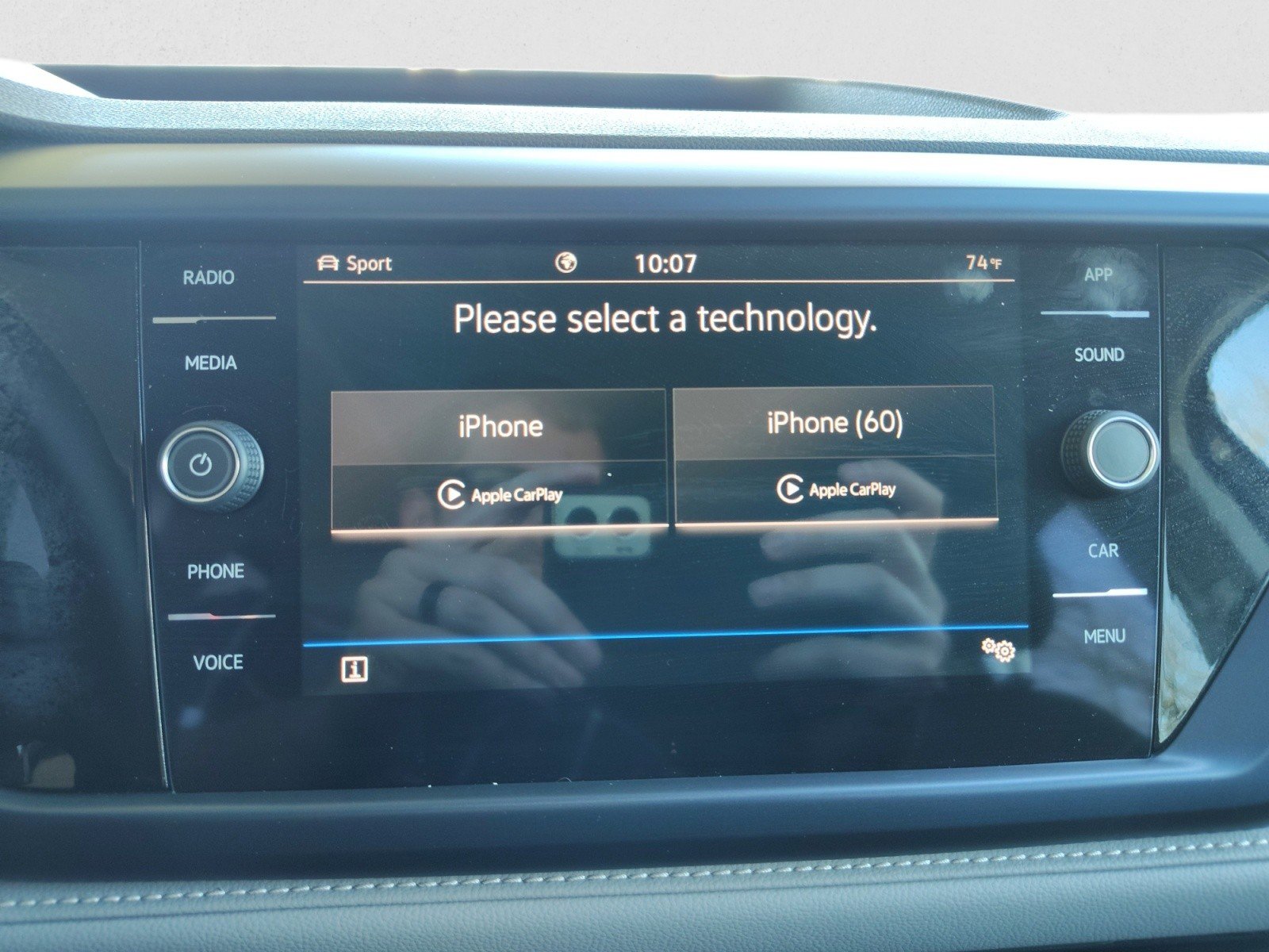 Used 2024 Volkswagen Taos SE w/ Panoramic Sunroof Package image 16