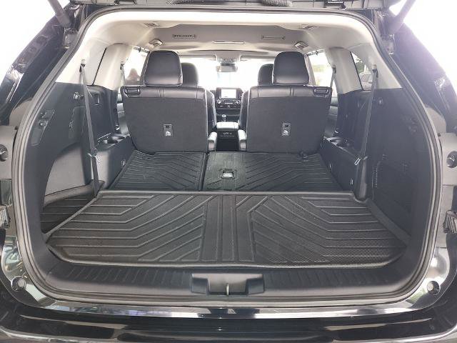 Used 2024 Toyota Highlander XLE FWD image 13