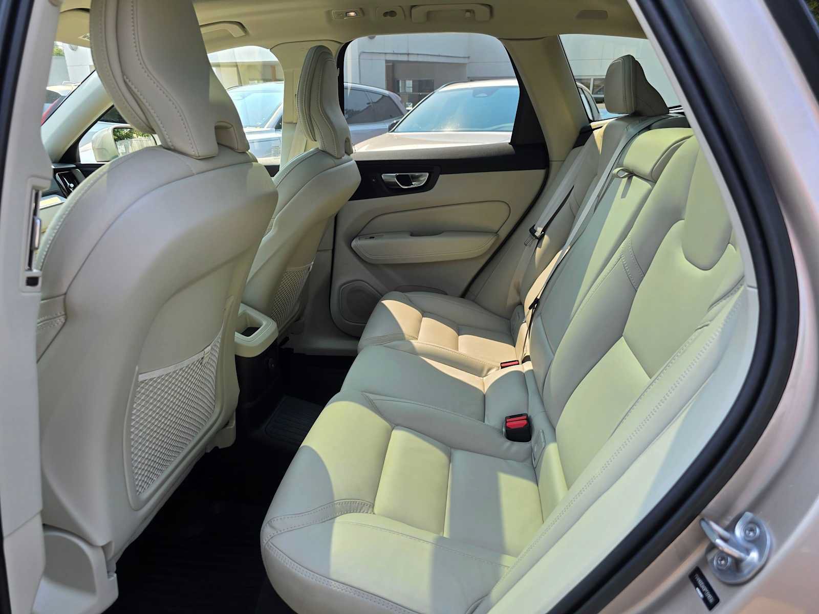 Used 2023 Volvo XC60 T8 Ultimate w/ Climate Package AWD/4WD image 17