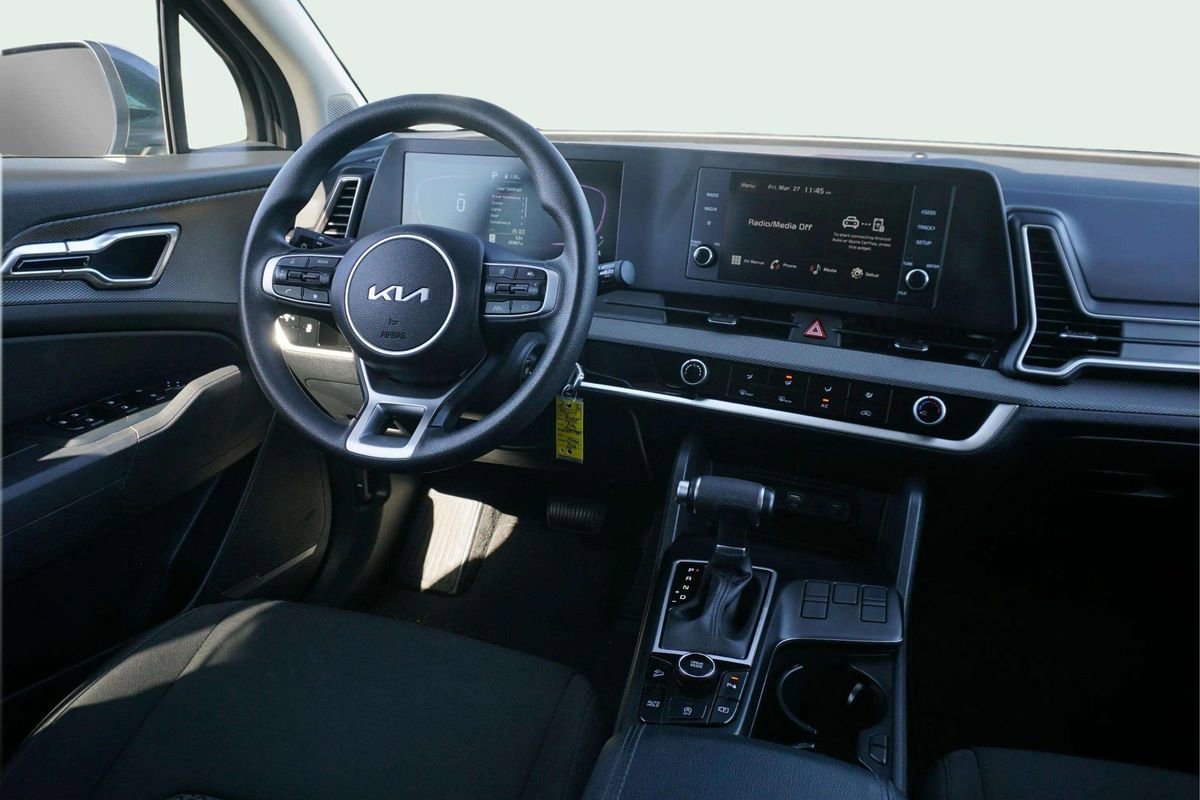 Used 2025 Kia Sportage LX image 18