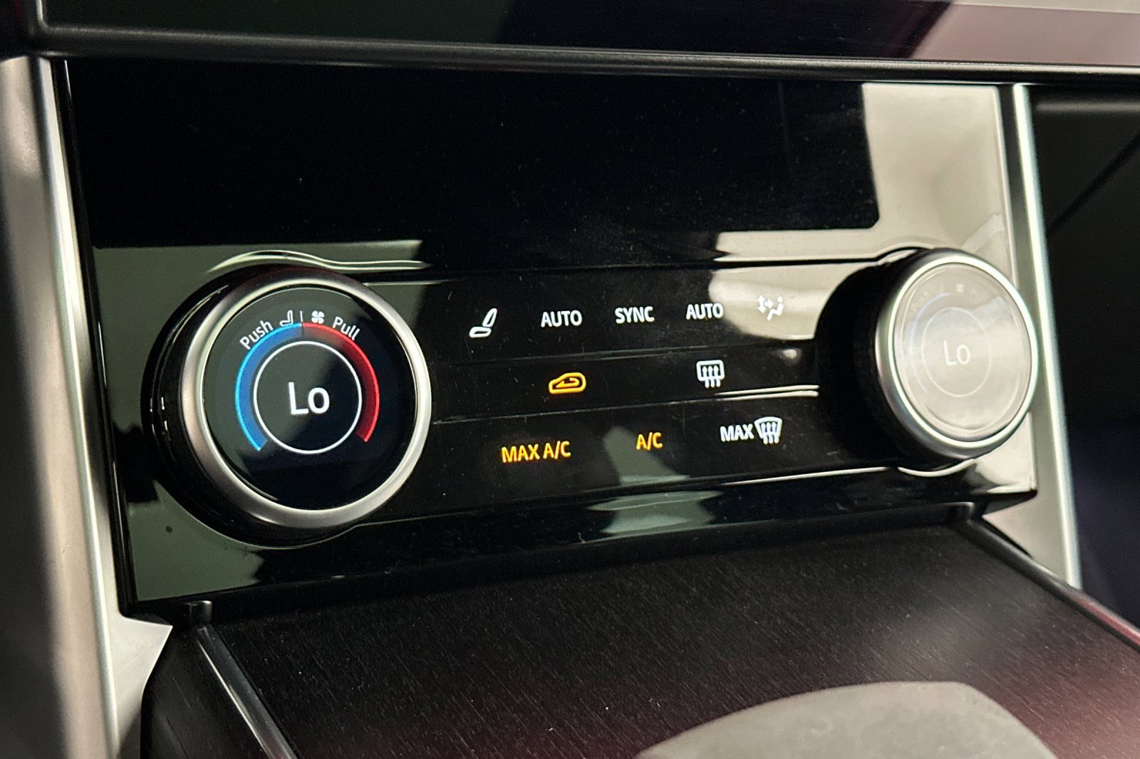 Used 2023 Land Rover Range Rover SE image 23