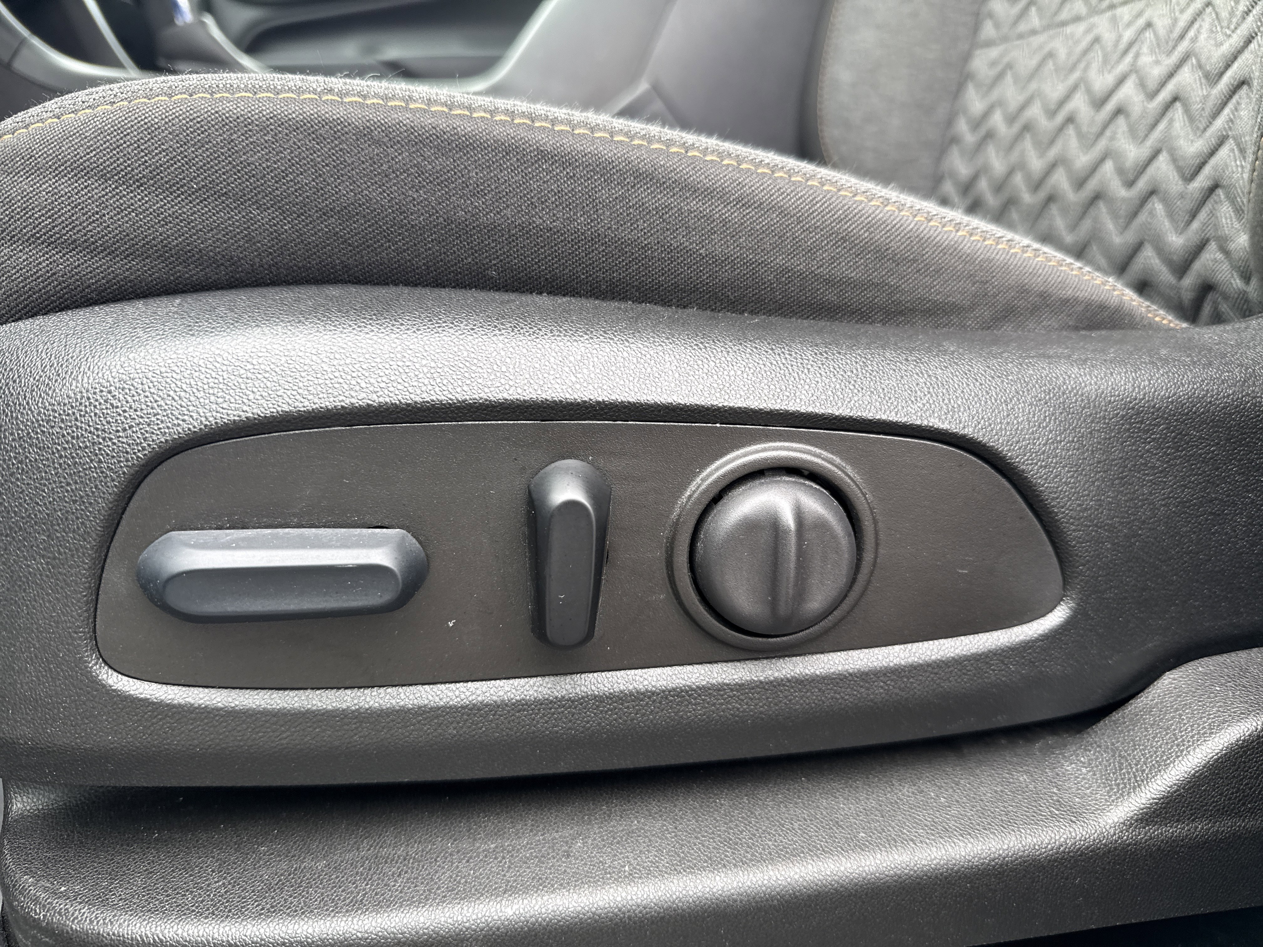 Used 2023 Chevrolet Equinox LT w/ LPO, Floor Liner Package AWD/4WD image 13