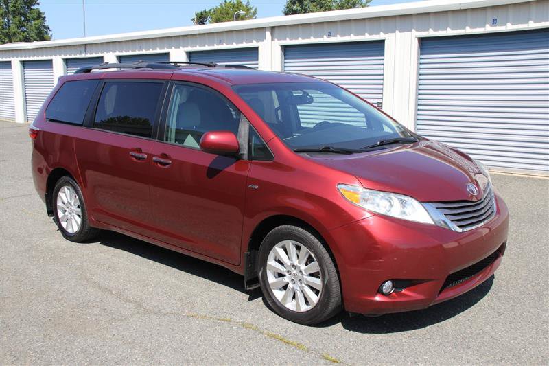 Used 2017 Toyota Sienna XLE Premium AWD/4WD image 4