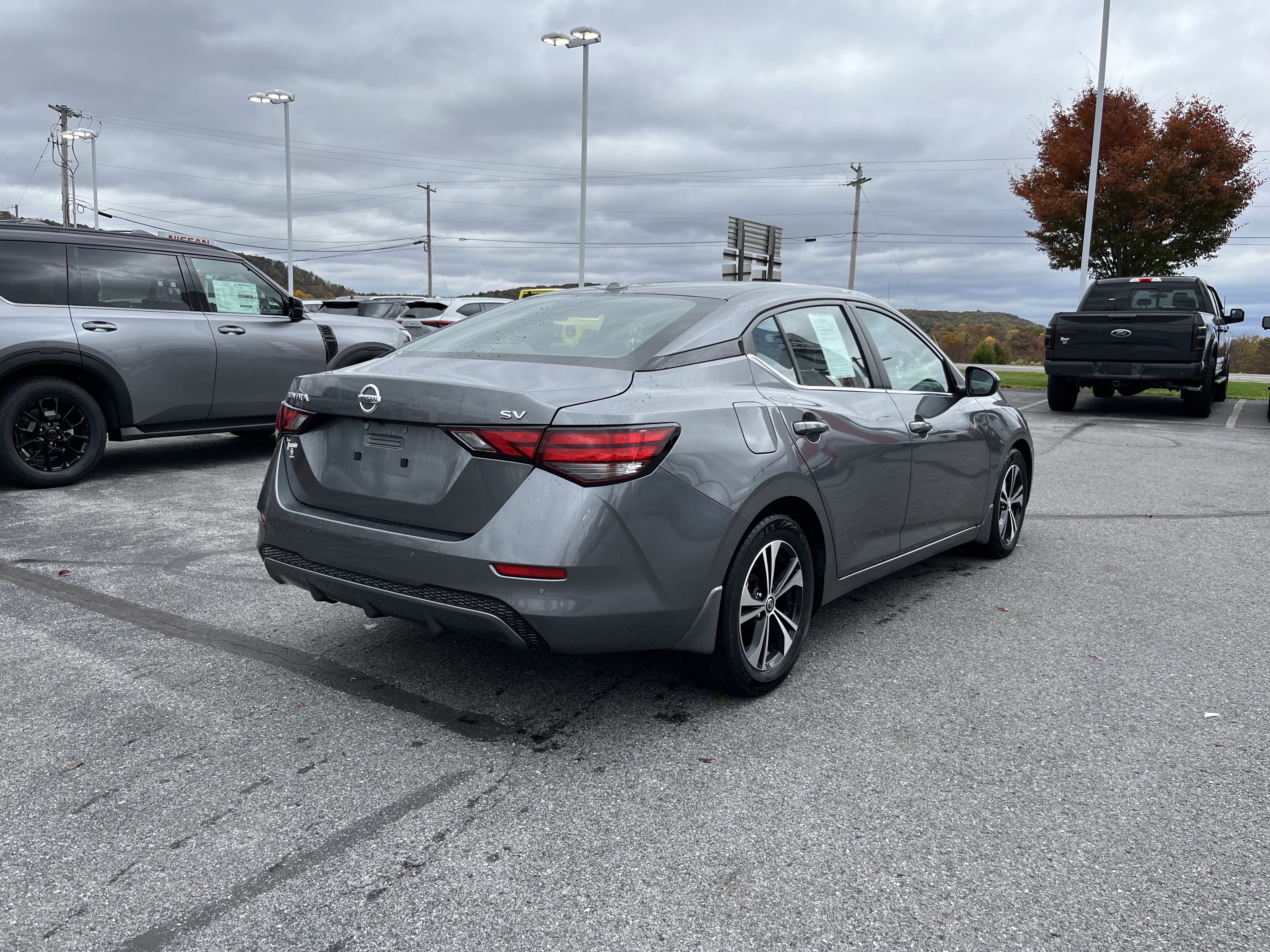 Used 2022 Nissan Sentra SV image 3