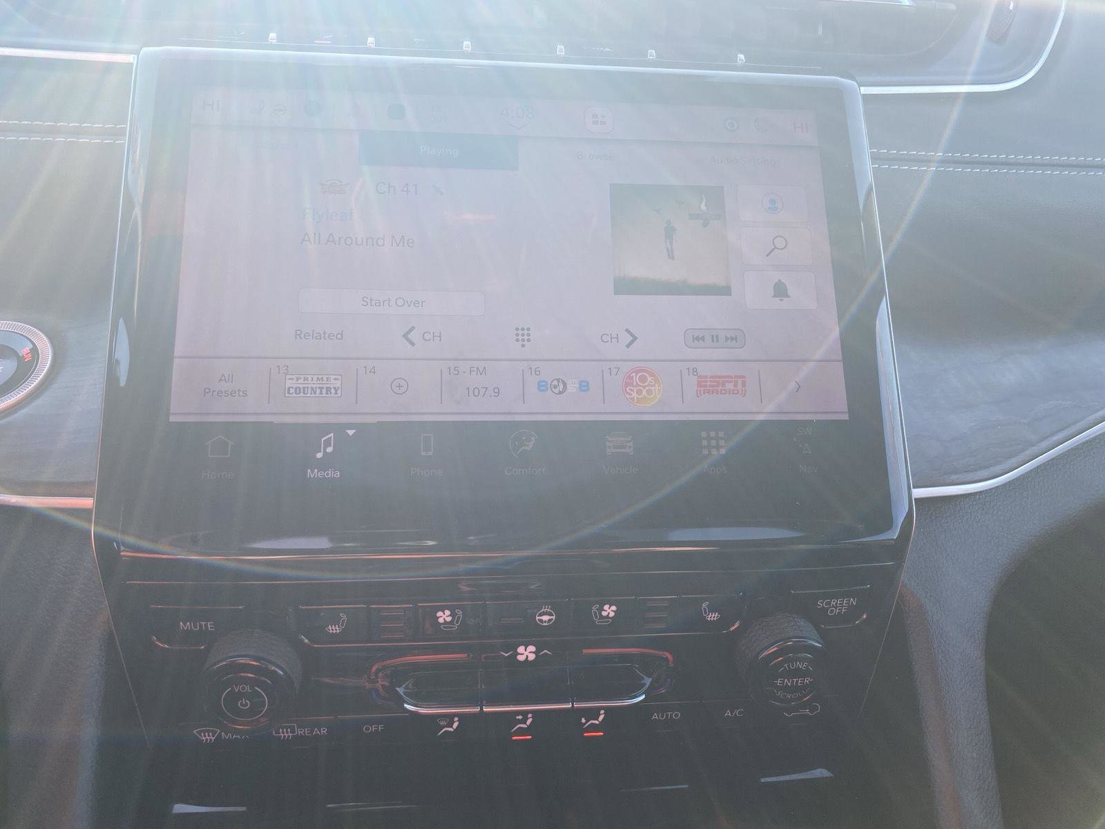 Used 2024 Jeep Grand Cherokee L Limited w/ Luxury Tech Group II image 22