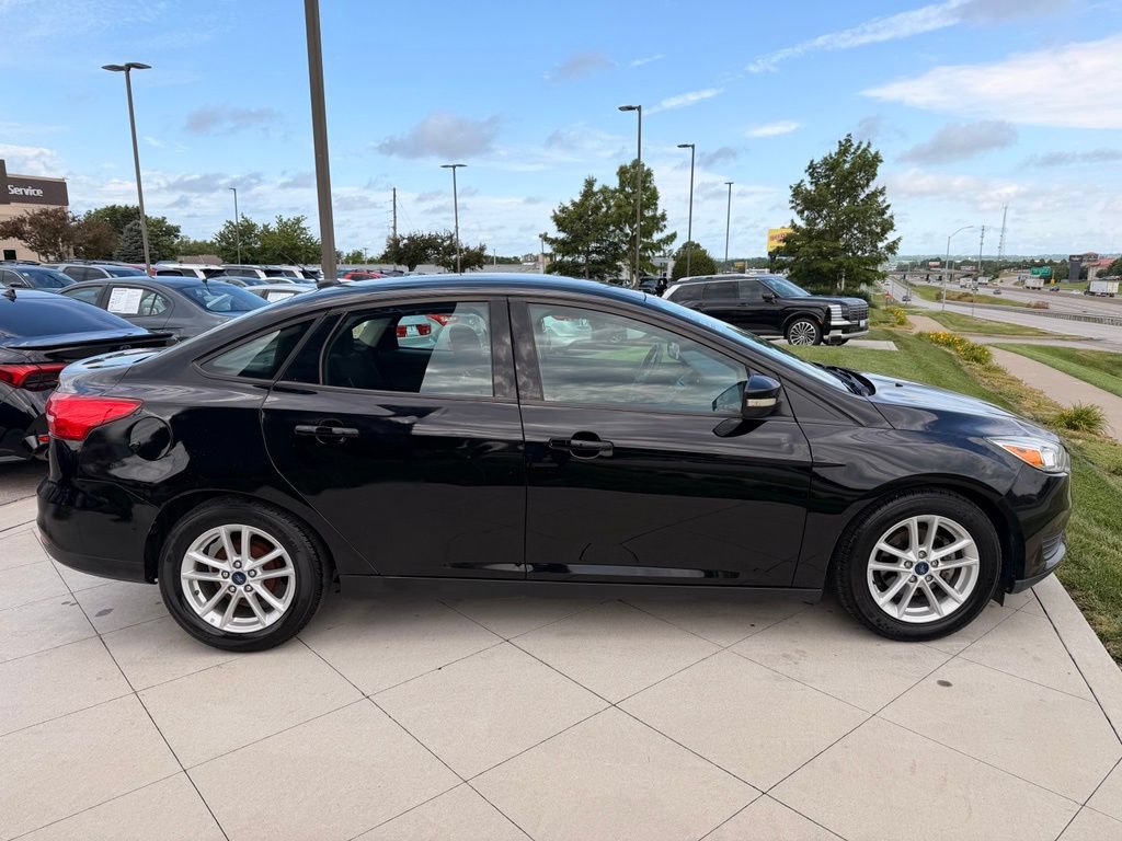 Used 2017 Ford Focus SE w/ Cold Weather Package FWD image 6