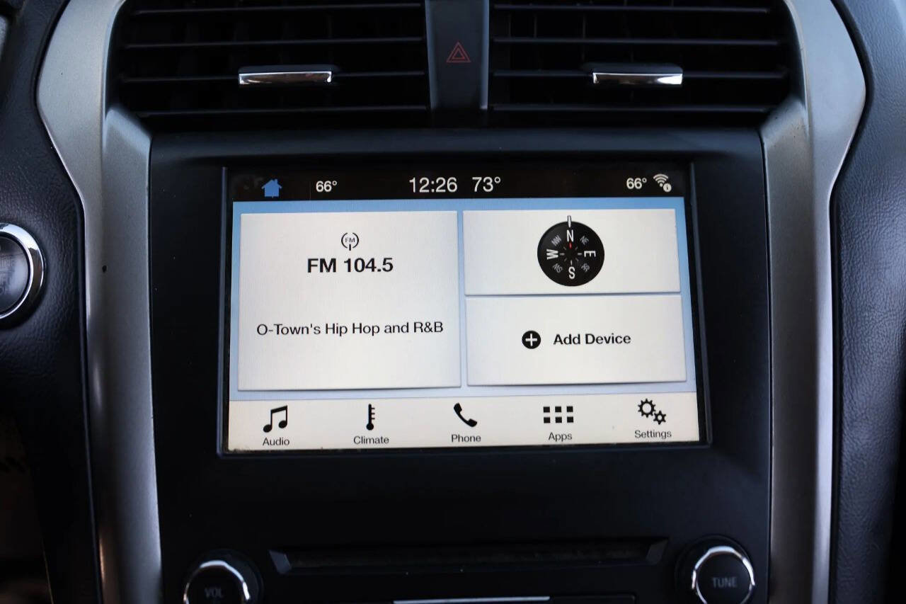 Used 2018 Ford Fusion SE w/ Fusion SE Technology Package image 29