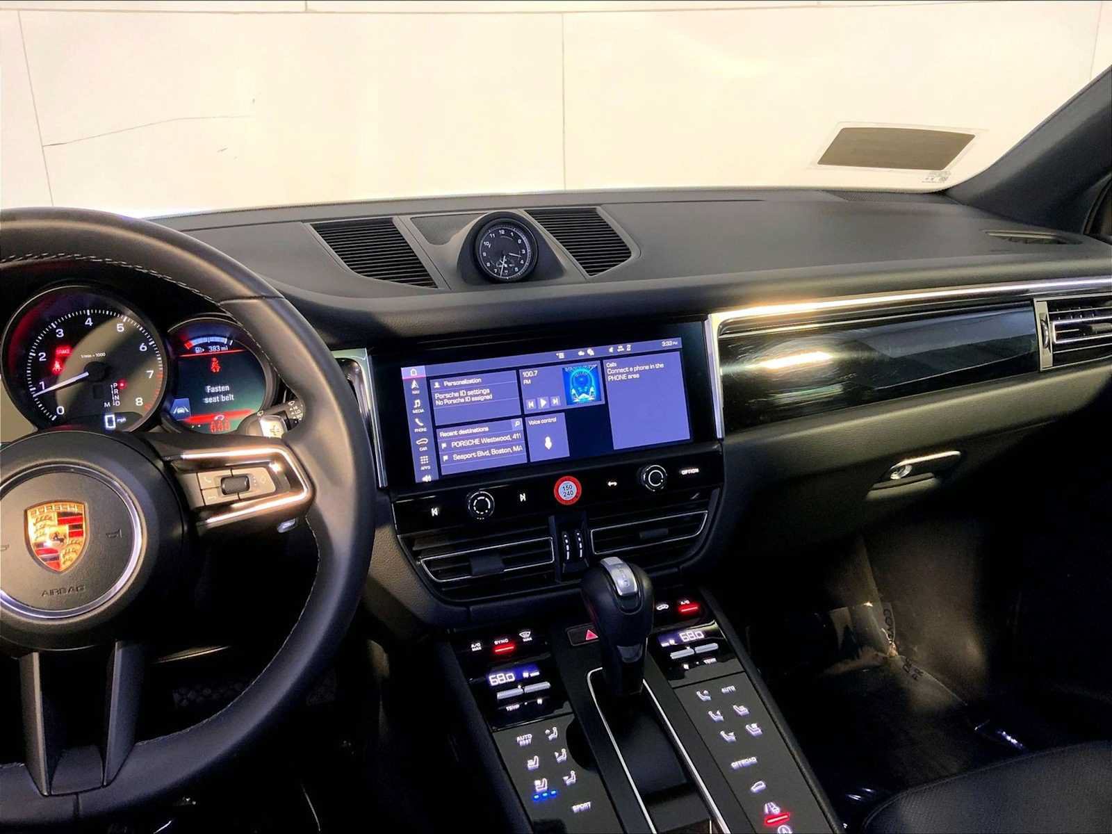 Certified 2026 Porsche Macan AWD/4WD image 16