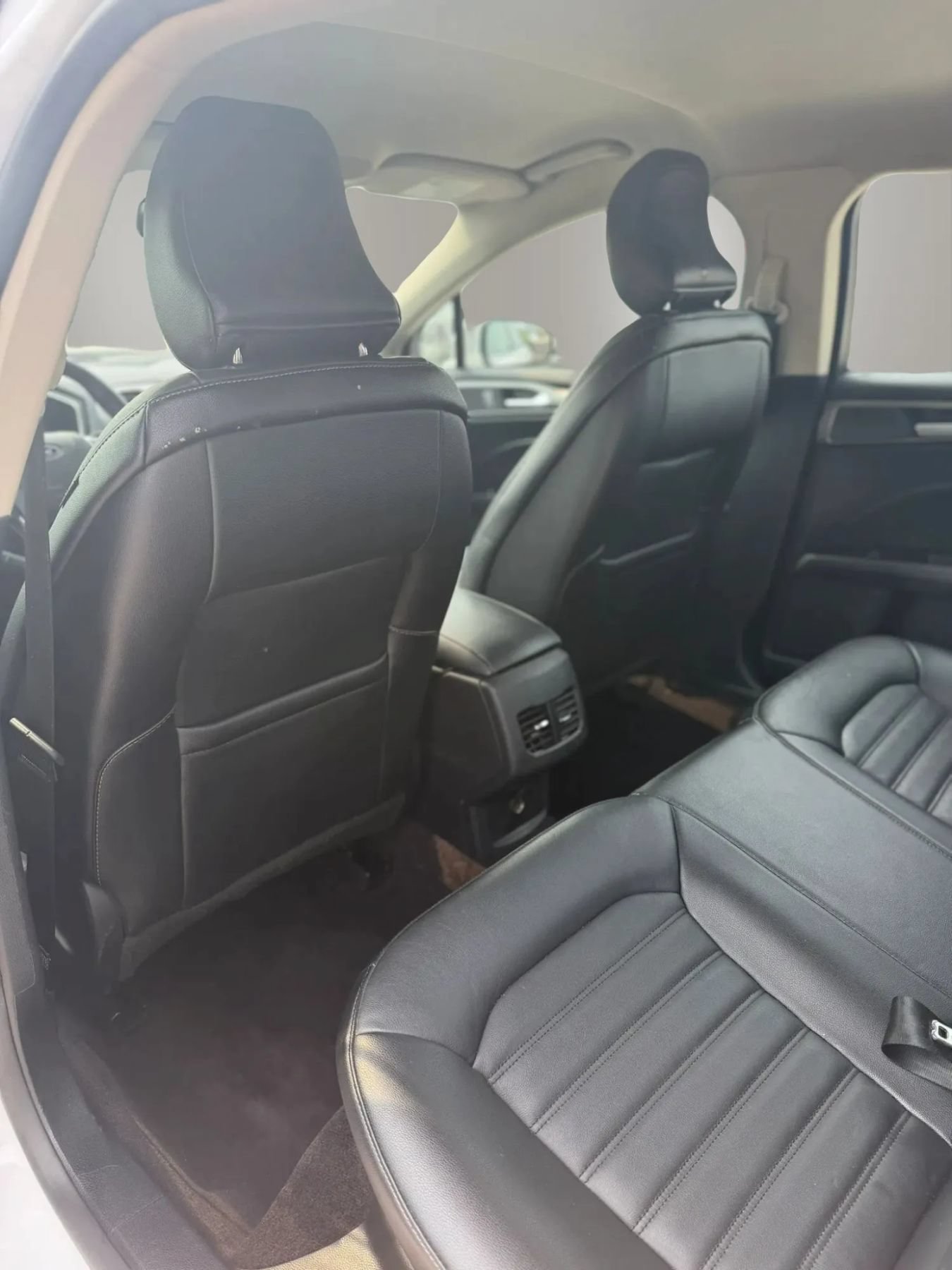 Used 2017 Ford Fusion SE w/ Fusion SE Technology Package FWD image 16