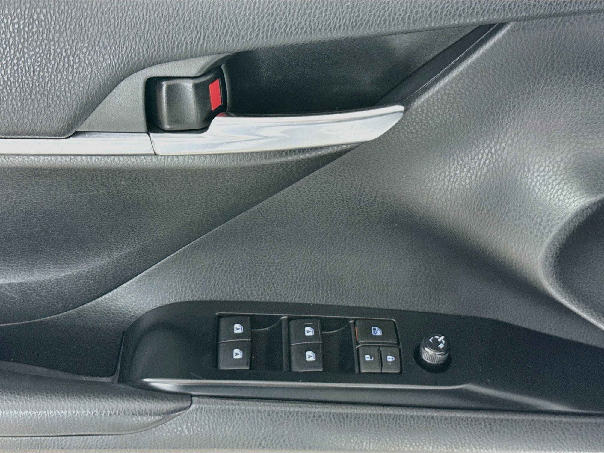 Used 2019 Toyota Camry SE FWD image 20