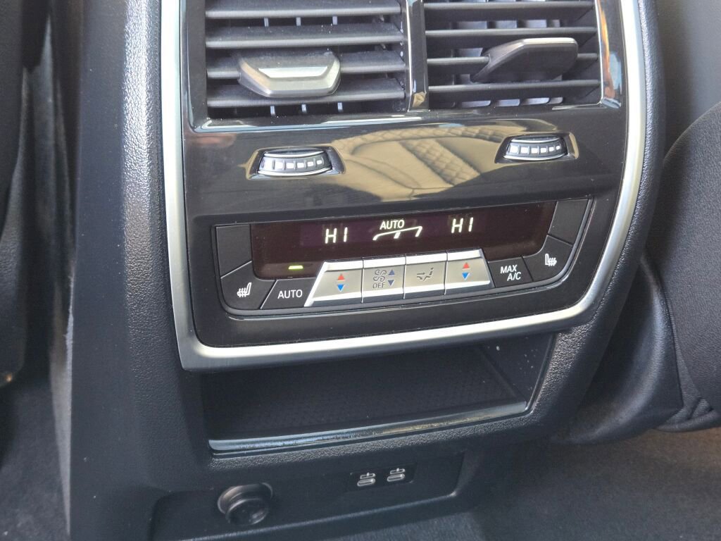 Used 2024 BMW X7 M60i w/ Executive Package image 40