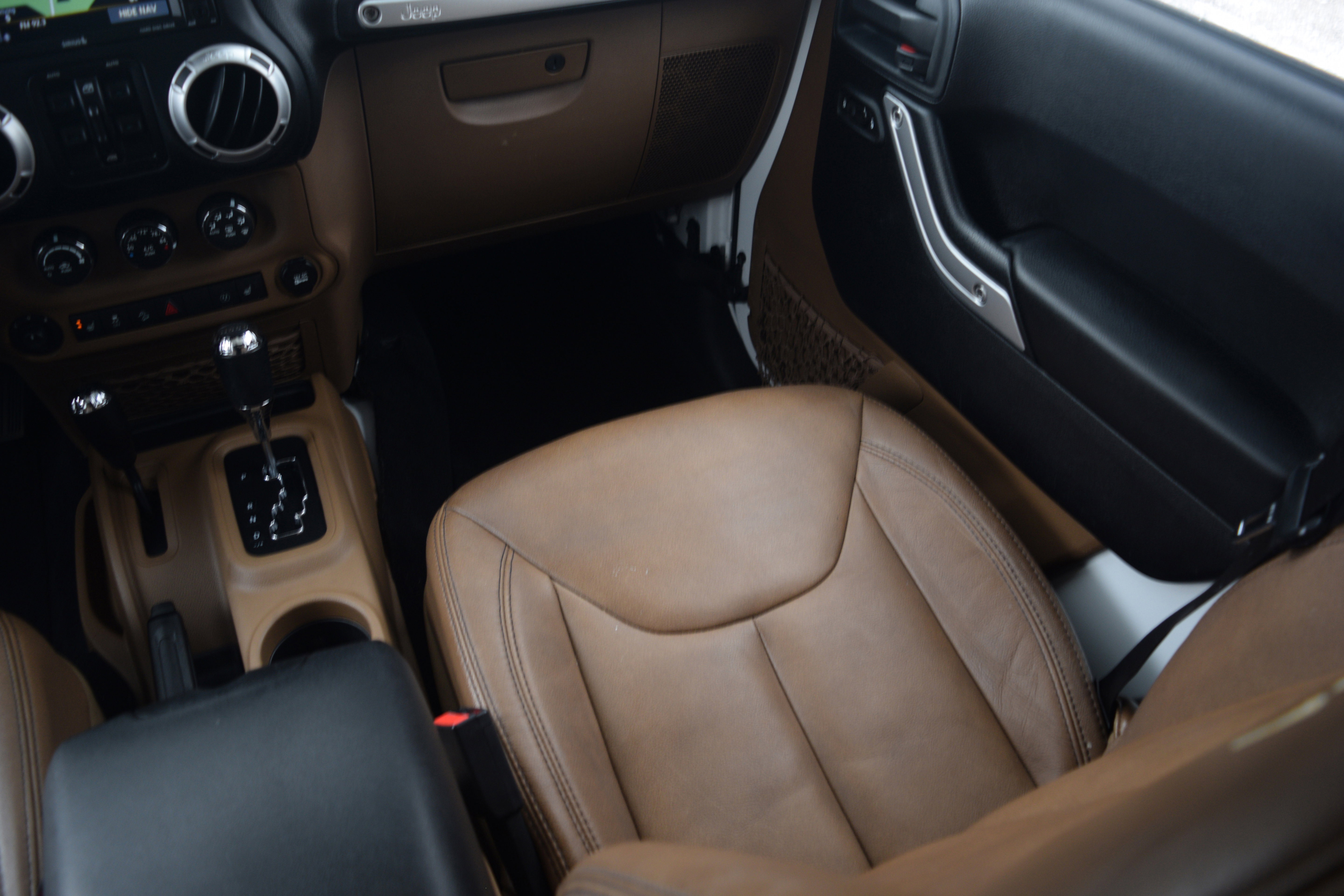 Used 2014 Jeep Wrangler Unlimited Sahara w/ Connectivity Group image 12