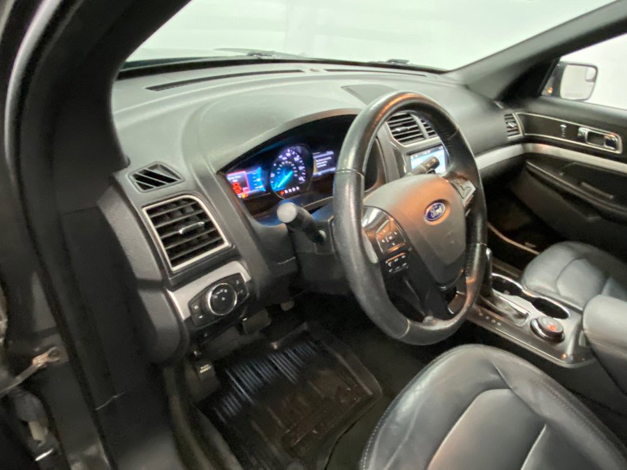 Used 2017 Ford Explorer XLT w/ Equipment Group 202A AWD/4WD image 33