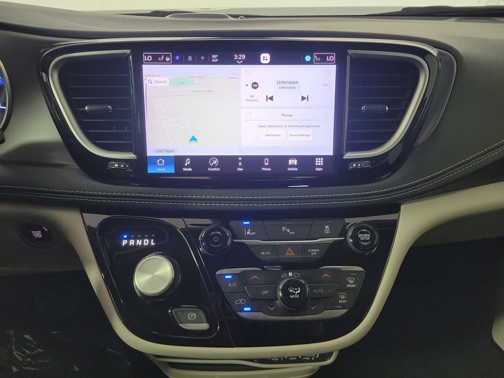 Used 2024 Chrysler Pacifica Select image 19