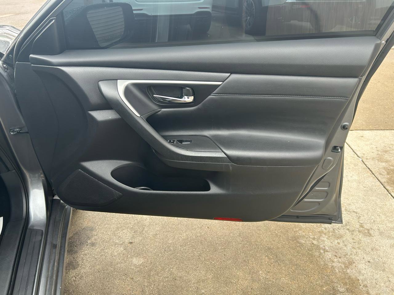 Used 2016 Nissan Altima 2.5 SR image 16
