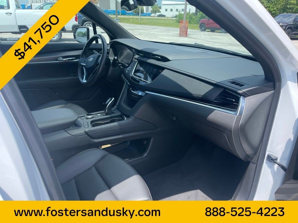 Certified 2025 Cadillac XT6 Luxury FWD image 17