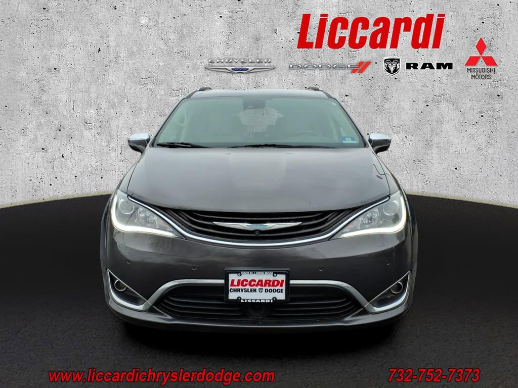 Used 2018 Chrysler Pacifica Limited w/ Advanced Safetytec Group image 2