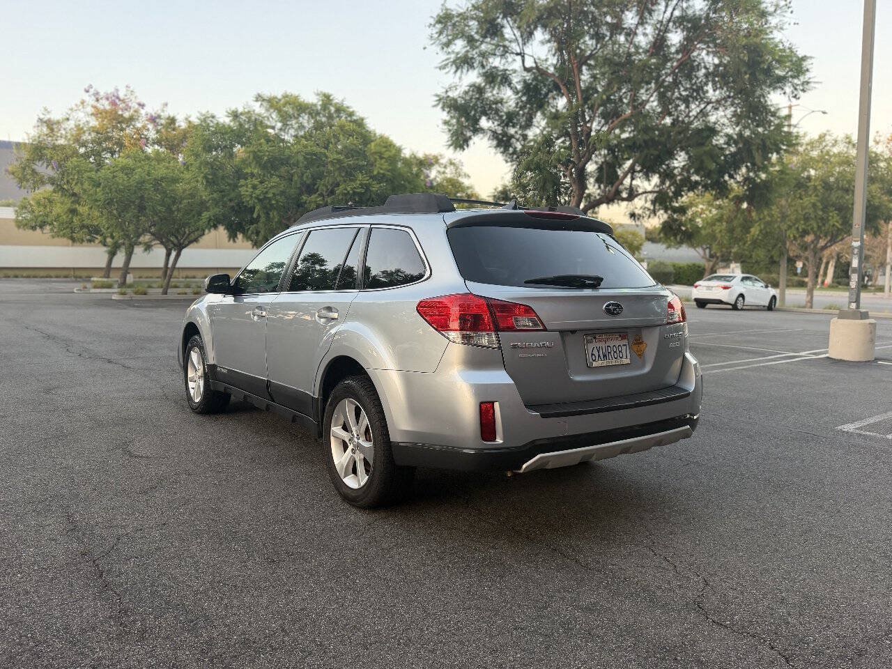 Used 2013 Subaru Outback 2.5i Limited AWD/4WD image 4