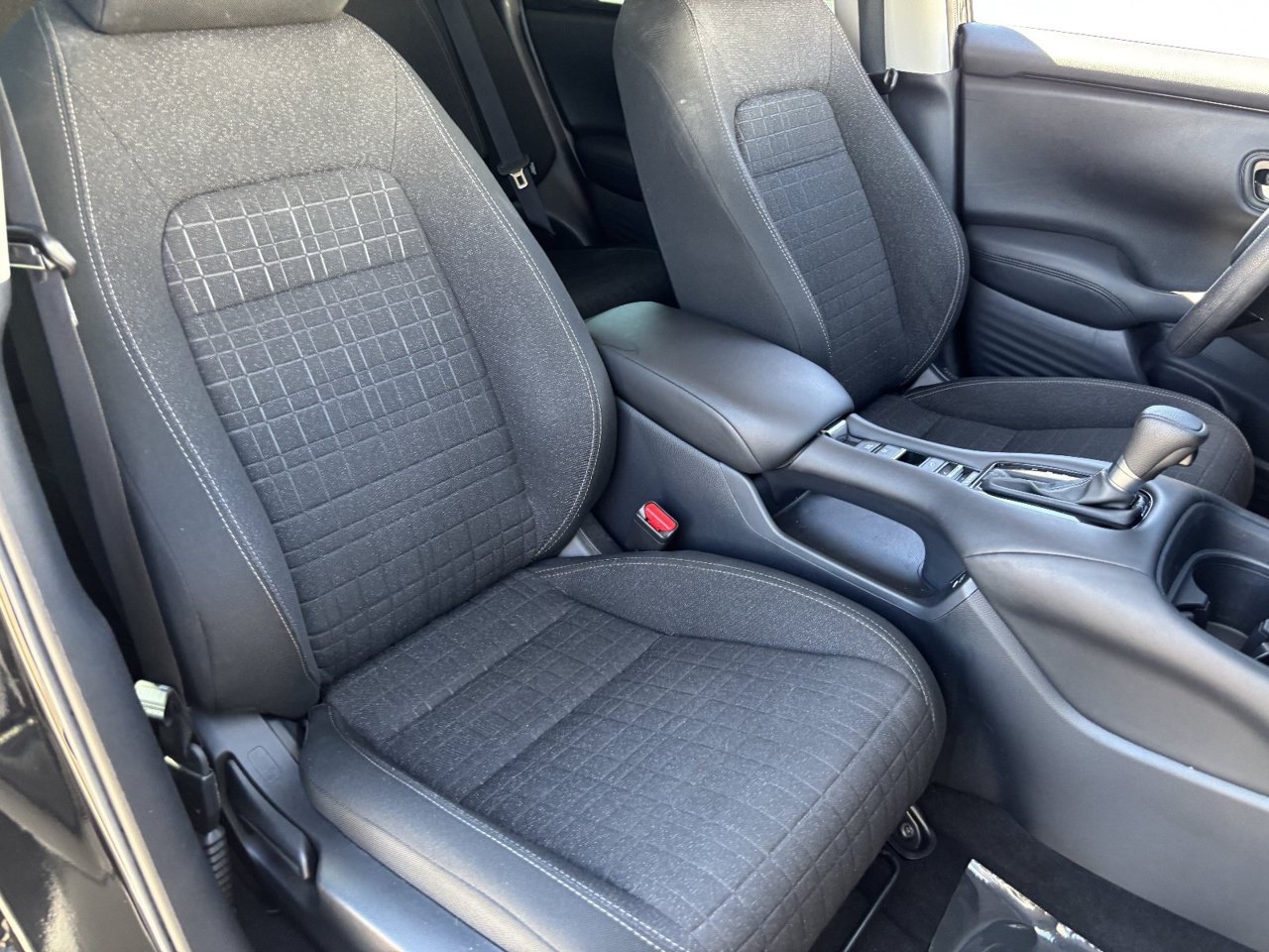 Used 2025 Honda HR-V LX image 8