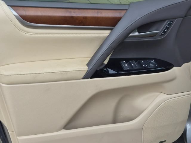 Used 2020 Lexus LX 570 4WD w/ Luxury Package image 10