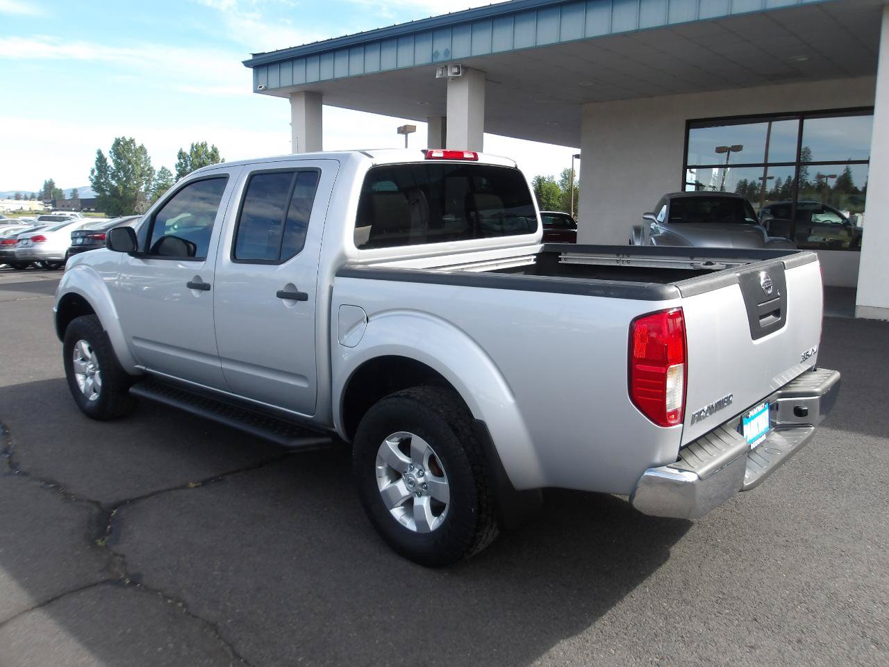 Used 2009 Nissan Frontier SE w/ SE Value Truck Pkg AWD/4WD image 3