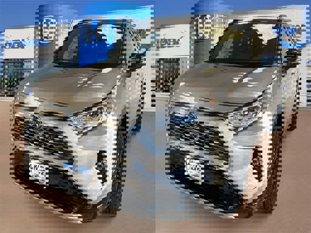 Used 2020 Toyota RAV4 XSE image 4