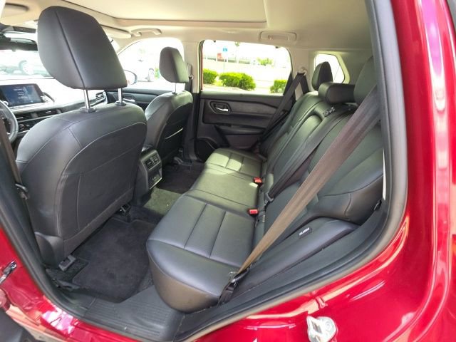 Used 2025 Nissan Rogue SV w/ SV Premium Package image 24