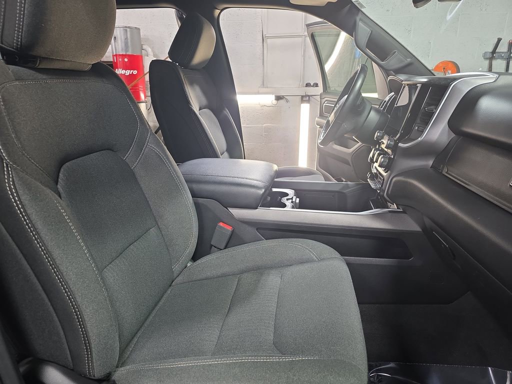 Used 2019 RAM 1500 Big Horn AWD/4WD image 10