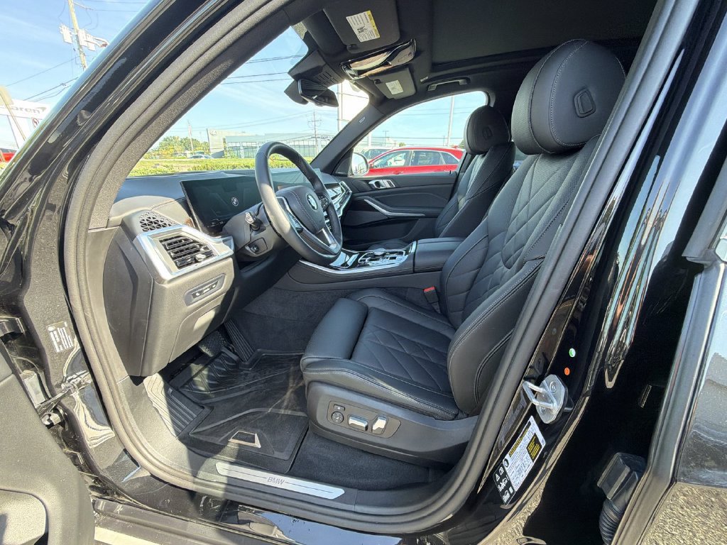 Used 2024 BMW X5 xDrive40i w/ Premium Package AWD/4WD image 10