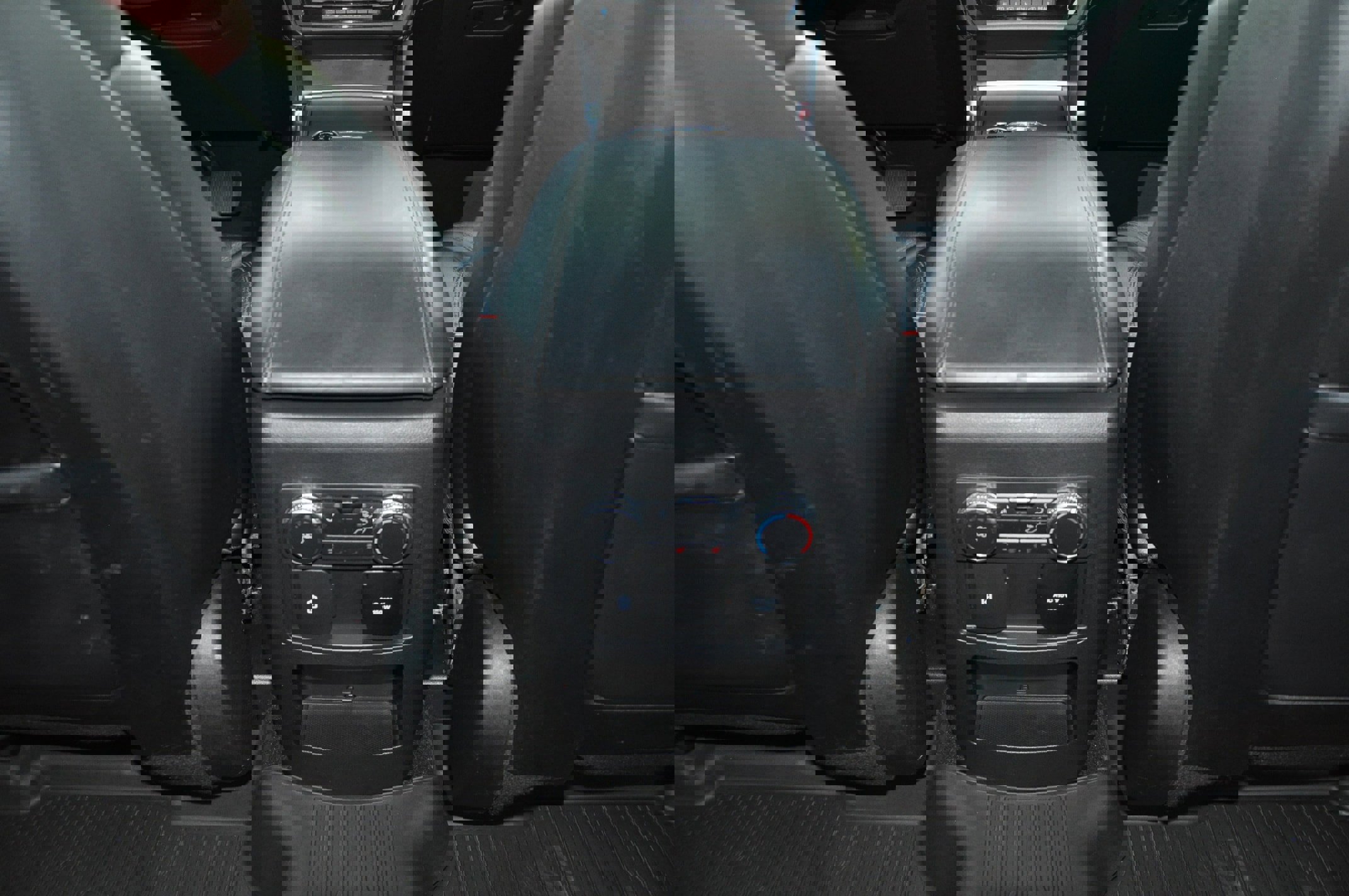 Used 2020 Ford Explorer Platinum w/ Premium Technology Package image 21